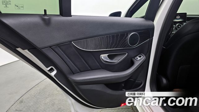 Mercedes-Benz C-Class C200 4MATIC AMG Line