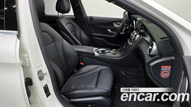 Mercedes-Benz C-Class C200 4MATIC AMG Line