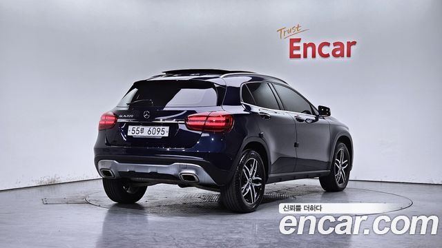 Mercedes-Benz GLA-Class GLA220 Premium