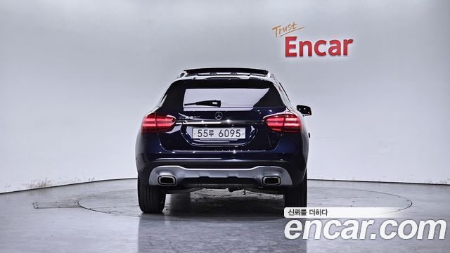 Mercedes-Benz GLA-Class GLA220 Premium