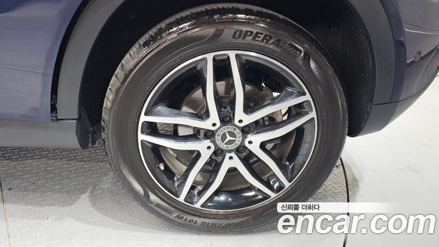 Mercedes-Benz GLA-Class GLA220 Premium