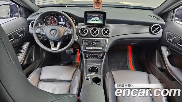 Mercedes-Benz GLA-Class GLA220 Premium