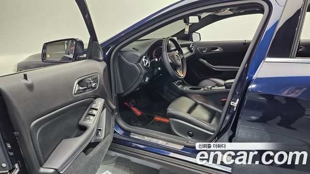 Mercedes-Benz GLA-Class GLA220 Premium