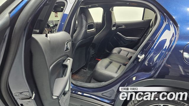 Mercedes-Benz GLA-Class GLA220 Premium