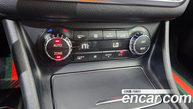 Mercedes-Benz GLA-Class GLA220 Premium