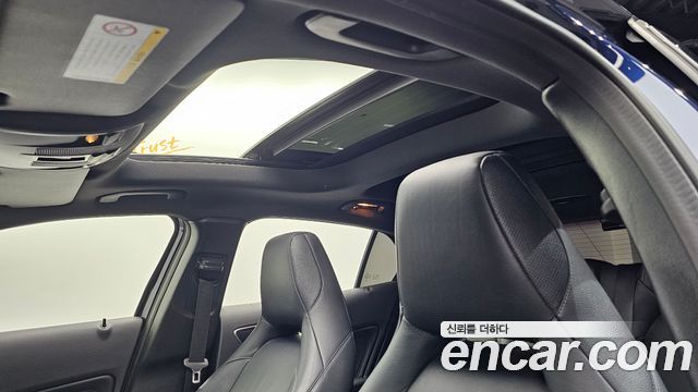 Mercedes-Benz GLA-Class GLA220 Premium