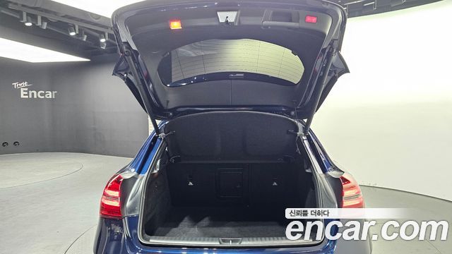 Mercedes-Benz GLA-Class GLA220 Premium