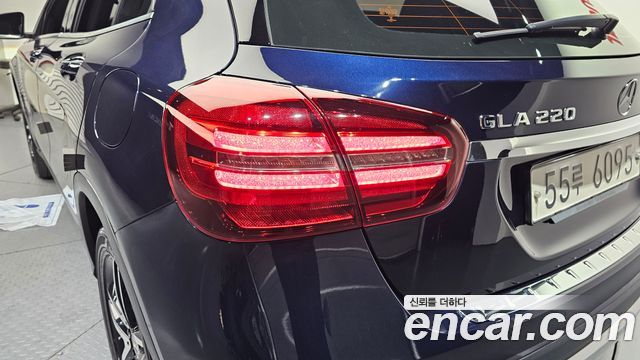 Mercedes-Benz GLA-Class GLA220 Premium