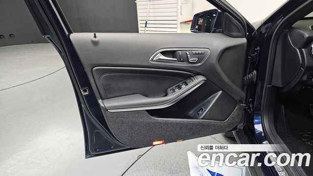 Mercedes-Benz GLA-Class GLA220 Premium