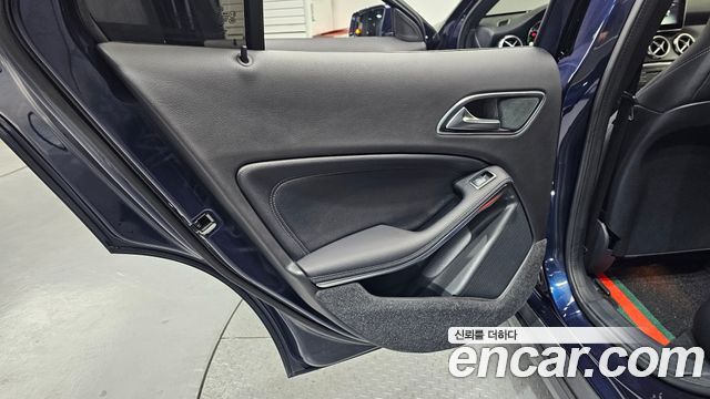 Mercedes-Benz GLA-Class GLA220 Premium