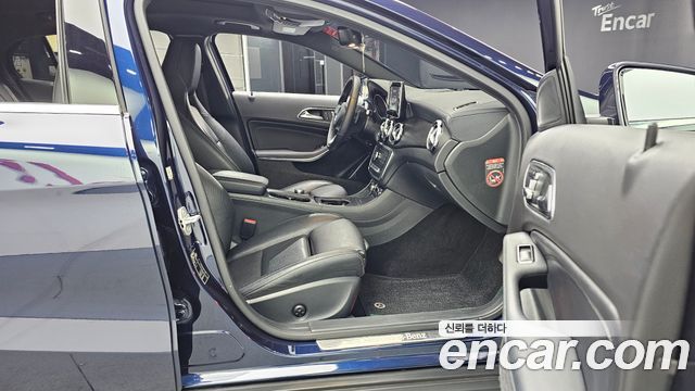 Mercedes-Benz GLA-Class GLA220 Premium