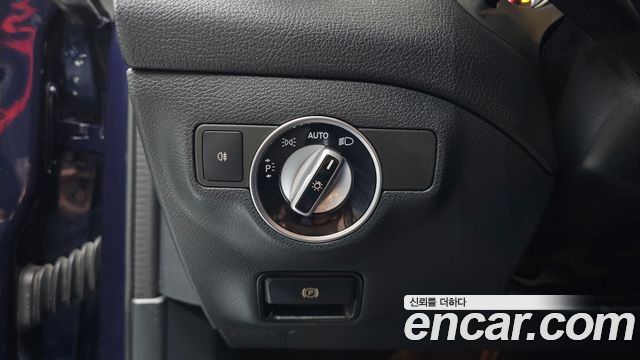 Mercedes-Benz GLA-Class GLA220 Premium