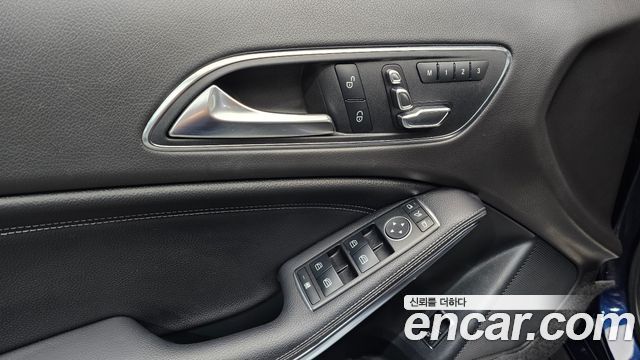 Mercedes-Benz GLA-Class GLA220 Premium