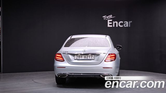 Mercedes-Benz E-Class E300 Exclusive