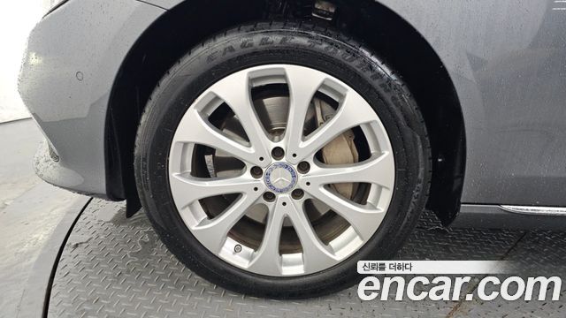 Mercedes-Benz E-Class E300 4MATIC Exclusive