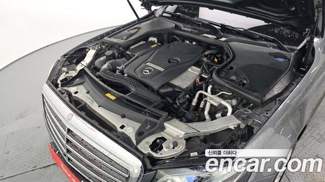 Mercedes-Benz E-Class E300 4MATIC Exclusive