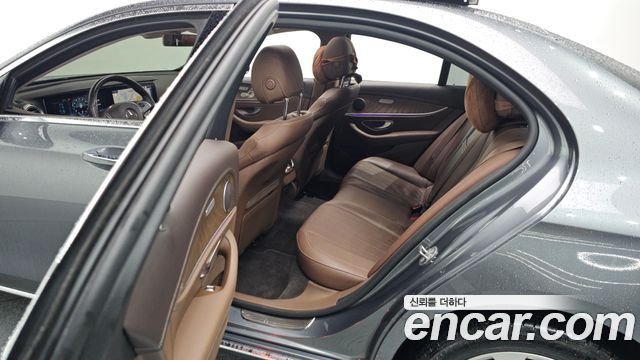 Mercedes-Benz E-Class E300 4MATIC Exclusive