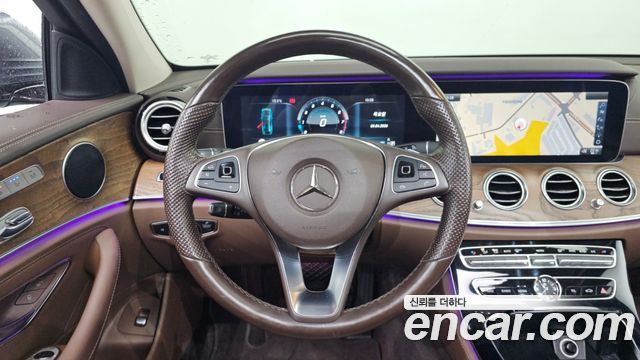 Mercedes-Benz E-Class E300 4MATIC Exclusive
