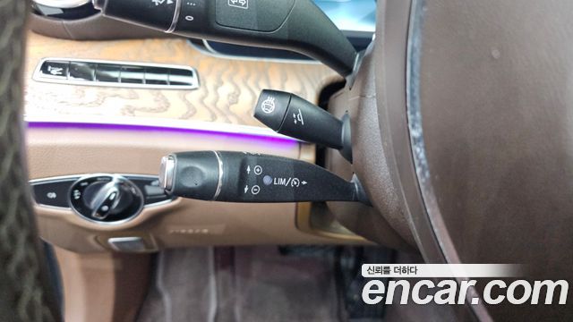 Mercedes-Benz E-Class E300 4MATIC Exclusive