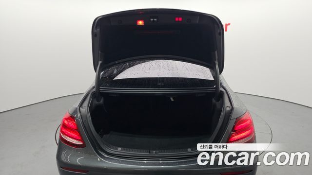 Mercedes-Benz E-Class E300 4MATIC Exclusive