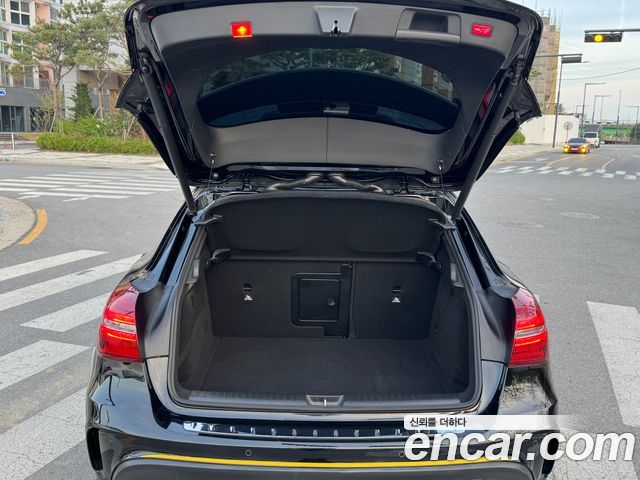 Mercedes-Benz GLA-Class GLA45 AMG 4MATIC 50th Edition