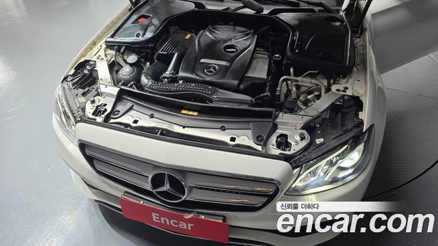 Mercedes-Benz E-Class E200 Avantgarde