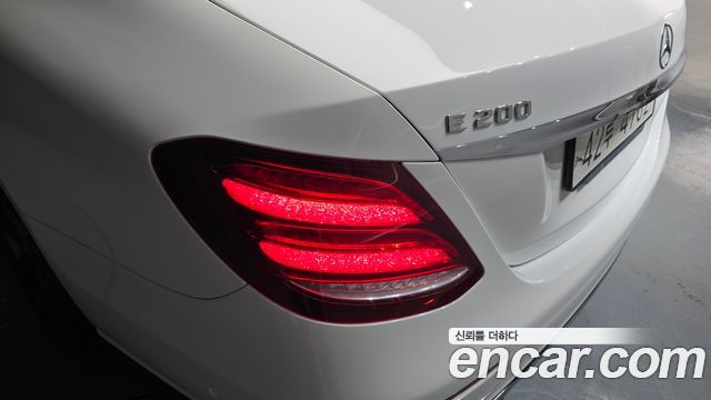Mercedes-Benz E-Class E200 Avantgarde