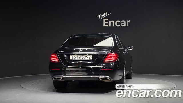 Mercedes-Benz E-Class E300 4MATIC Avnatgarde