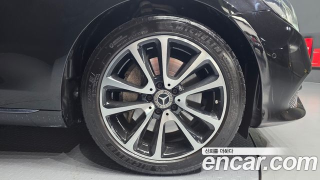 Mercedes-Benz E-Class E300 4MATIC Avnatgarde