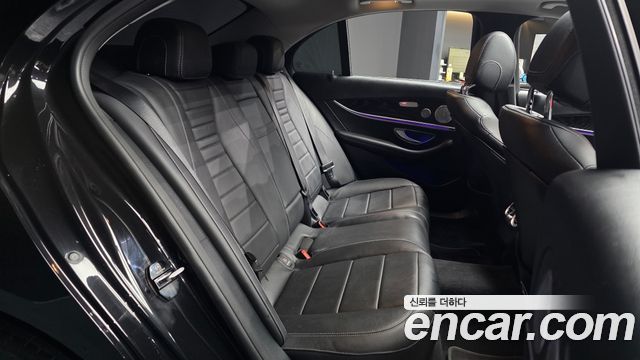 Mercedes-Benz E-Class E300 4MATIC Avnatgarde
