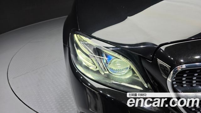 Mercedes-Benz E-Class E300 4MATIC Avnatgarde