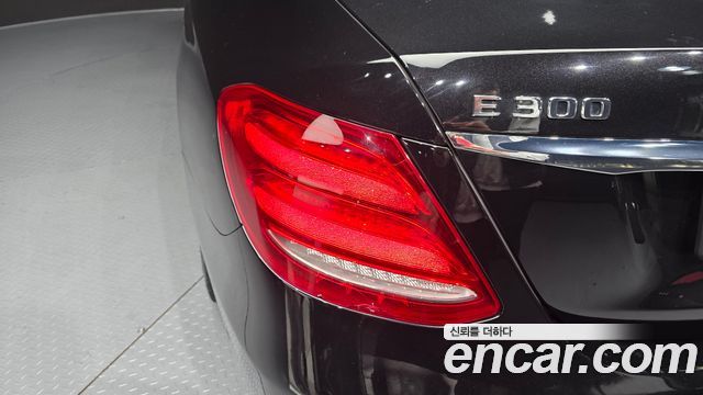 Mercedes-Benz E-Class E300 4MATIC Avnatgarde