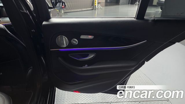 Mercedes-Benz E-Class E300 4MATIC Avnatgarde