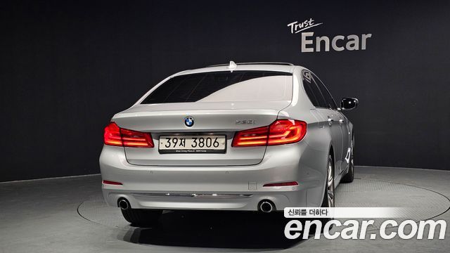 BMW 5-Series 520i Luxury