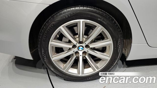 BMW 5-Series 520i Luxury