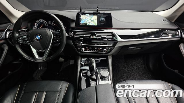 BMW 5-Series 520i Luxury