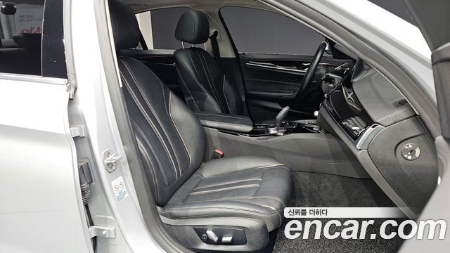 BMW 5-Series 520i Luxury