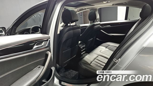BMW 5-Series 520i Luxury