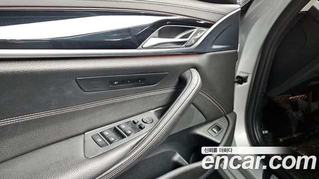 BMW 5-Series 520i Luxury