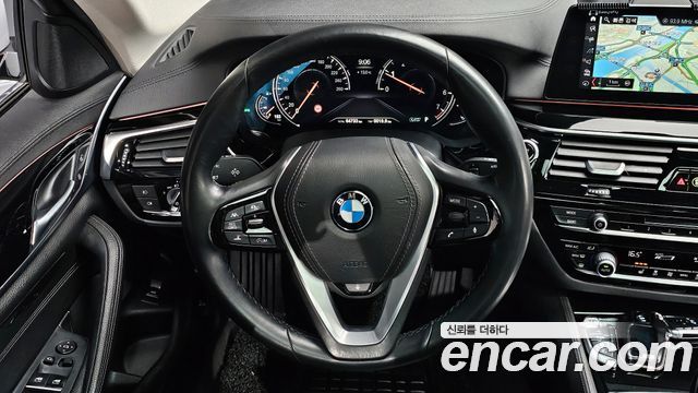BMW 5-Series 520i Luxury