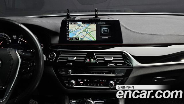 BMW 5-Series 520i Luxury