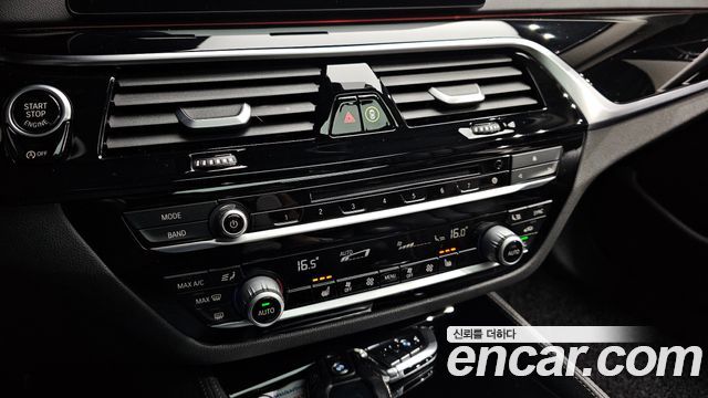 BMW 5-Series 520i Luxury