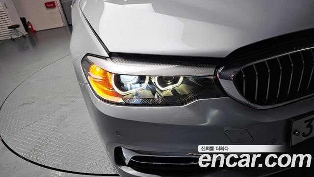BMW 5-Series 520i Luxury