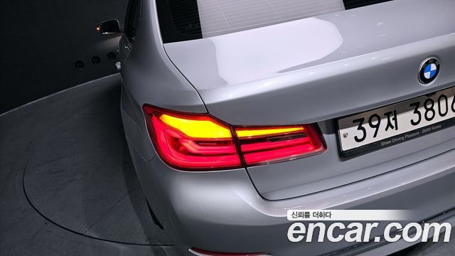 BMW 5-Series 520i Luxury