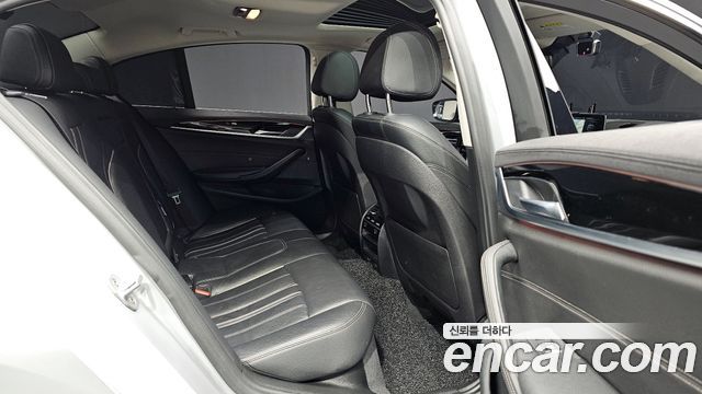 BMW 5-Series 520i Luxury