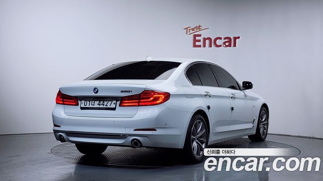 BMW 5-Series 520i Luxury