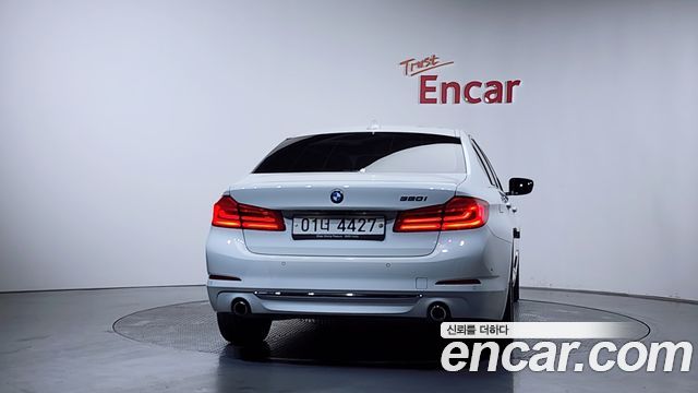 BMW 5-Series 520i Luxury