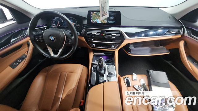 BMW 5-Series 520i Luxury