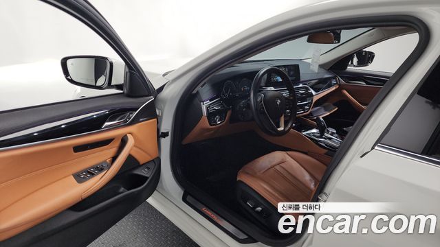 BMW 5-Series 520i Luxury