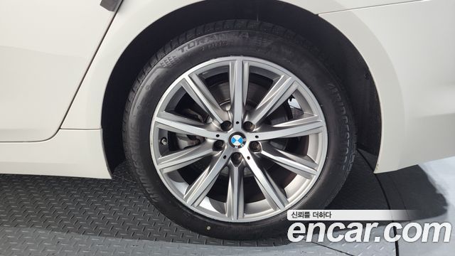 BMW 5-Series 520i Luxury